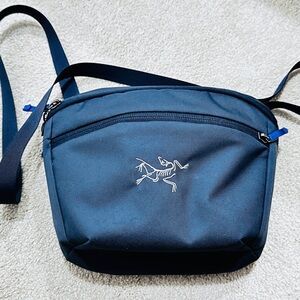 Arc'teryx Mantis 2 Crossbody Bag